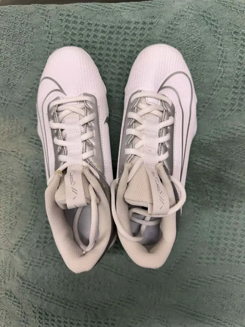 Nike minor discoloration
